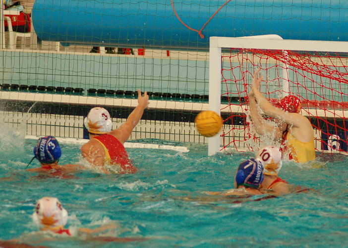 Pallanuoto: la Mediterranea Imperia vince e balza al comando della classifica Pallanuoto: la Mediterranea Imperia vince e balza al comando della classifica
