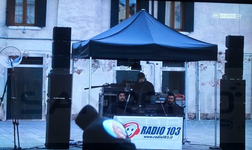 L'emittente ponentina 'Radio 103' protagonista nella serie 'The New Pope' in onda su Sky Atlantic (Foto)