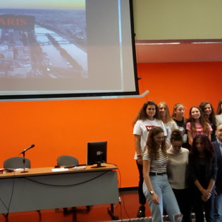 Imperia: consegnati i diplomi ai giovani rientrati dallo stage linguistico di Parigi (Foto)