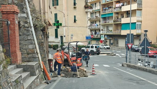 Sanremo, risolta la perdita d’acqua in strada Borgo Tinasso: oggi l’intervento di Rivieracqua Sanremo, risolta la perdita d’acqua in strada Borgo Tinasso: oggi l’intervento di Rivieracqua