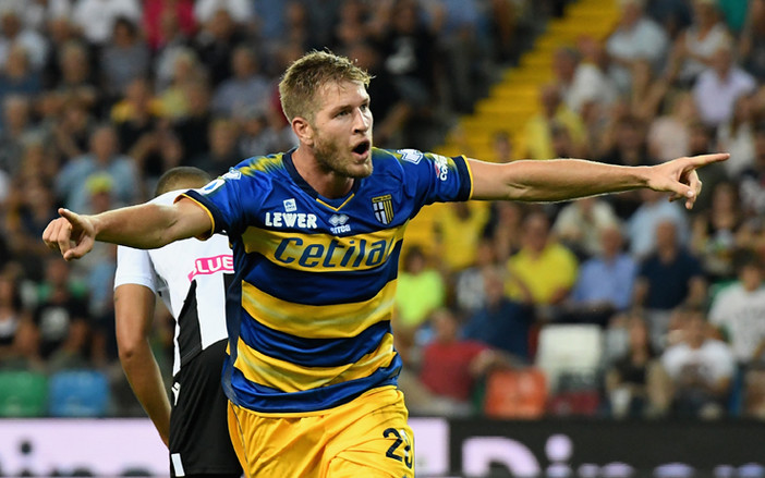Riccardo Gagliolo festeggia una rete con la maglia del Parma (foto Sky Sport)