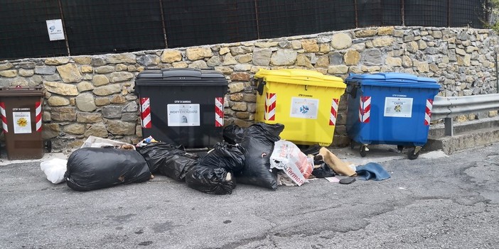 Sanremo: non si placa la piaga del 'rifiuto selvaggio' nelle strade periferiche, servono fototrappole fisse (Foto)