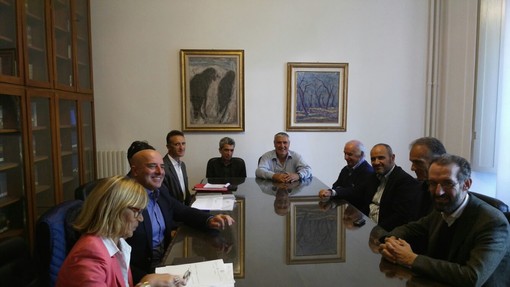 Stop ai treni per consentire l'attivazione del raddoppio San Lorenzo-Andora: iniziata la riunione in Prefettura