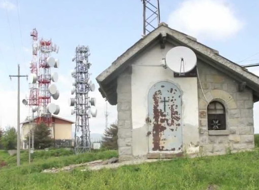 Imperia: la Polizia Postale spegne 9 emittenti radiofoniche che trasmettevano dal Monte Faudo