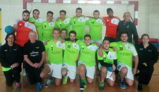 Pallamano: al termine del girone di andata arriva la prima vittoria della Riviera Handball maschile Pallamano: al termine del girone di andata arriva la prima vittoria della Riviera Handball maschile