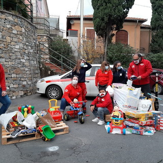 Per i piccoli del REDS Rugby Team di Imperia non solo palla ovale ma anche beneficienza