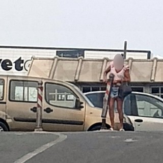 Arma di Taggia: arrivano anche i 'furbetti del parcheggio' dietro al porto turistico, in molti non pagano e fuggono sulla ciclabile (Foto) Arma di Taggia: arrivano anche i 'furbetti del parcheggio' dietro al porto turistico, in molti non pagano e fuggono sulla ciclabile (Foto)