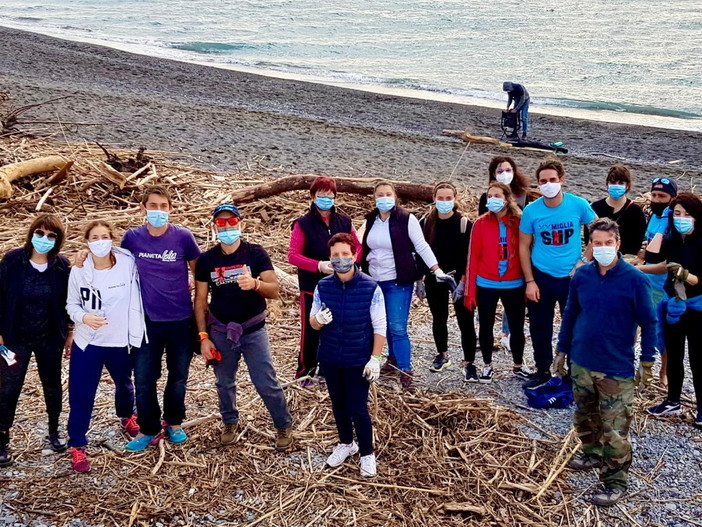 Ventimiglia: domenica prossima pulizia delle spiagge e raccolta dei rifiuti, c'è bisogno di volontari al Resentello