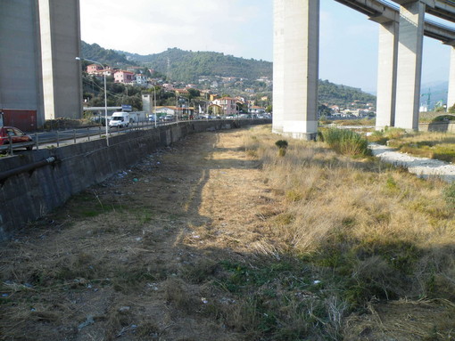 Imperia: iniziati i lavori di sgombero e pulizia della porzione tombinata del Rio Oliveto parzialmente occlusa