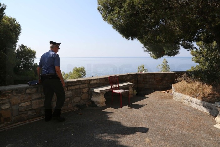 Sanremo: precipitano dal 'Belvedere' alla Marina di Caponero, nessuna ricostruzione dei fatti dagli inquirenti (Foto e Video) Sanremo: precipitano dal 'Belvedere' alla Marina di Caponero, nessuna ricostruzione dei fatti dagli inquirenti (Foto e Video)