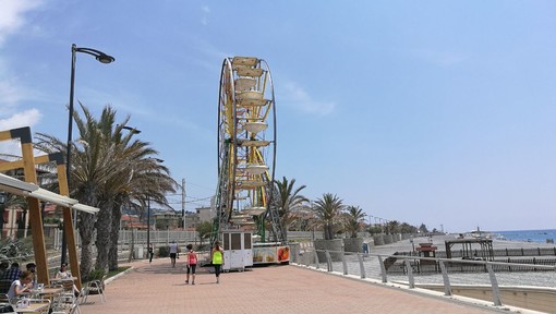Bordighera: inaugurata quest'oggi con le prime 'corse' la ruota panoramica sul lungomare Bordighera: inaugurata quest'oggi con le prime 'corse' la ruota panoramica sul lungomare