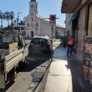 Sanremo: cartello del parcheggio disabili divelto, pronto intervento del Comune dopo la nostra segnalazione (Foto) Sanremo: cartello del parcheggio disabili divelto, pronto intervento del Comune dopo la nostra segnalazione (Foto)