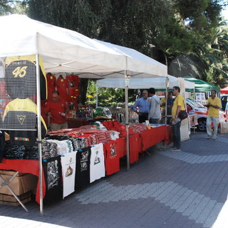 I colori di Poste Italiane con uno speciale annullo filatelico alla terza rievocazione storica del Circuito di Ospedaletti