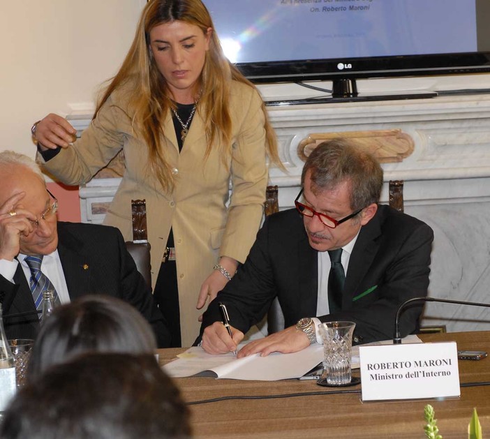 Ad Imperia la firma del 'Protocollo di legalità, il ministro Maroni "A metà febbraio sciogliero le riserve su Bordighera"