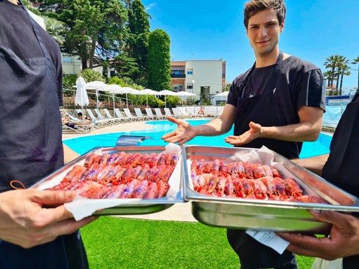 Sabato 14 maggio debutta nella Città dei Fiori 'Acqua Sanremo', un nuovo ristorante di cucina italiana, con specialità di pesce a bordo piscina Sabato 14 maggio debutta nella Città dei Fiori 'Acqua Sanremo', un nuovo ristorante di cucina italiana, con specialità di pesce a bordo piscina