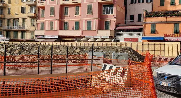 Sanremo: Confcommercio soddisfatta per i fondi agli esercenti di piazza Eroi e l’aumento dei posti auto natalizi Sanremo: Confcommercio soddisfatta per i fondi agli esercenti di piazza Eroi e l’aumento dei posti auto natalizi