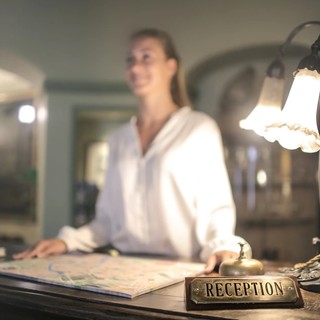 Albergo di Sanremo cerca una receptionist tra i 18 e i 30 anni, scrivere una mail per informazioni
