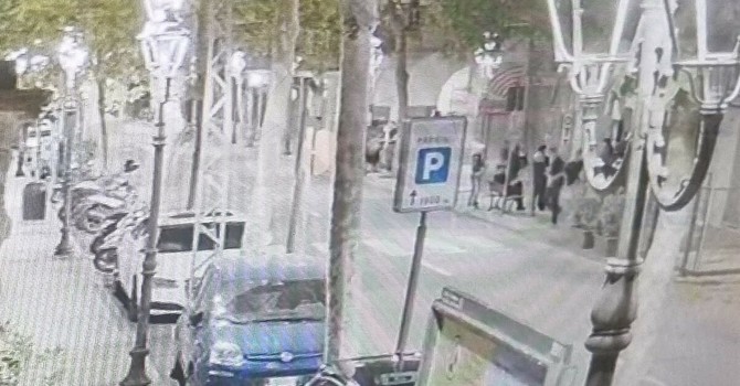 Rissa all’alba in corso Garibaldi a Sanremo: coinvolte dieci persone, sequestrato anche un coltello Rissa all’alba in corso Garibaldi a Sanremo: coinvolte dieci persone, sequestrato anche un coltello