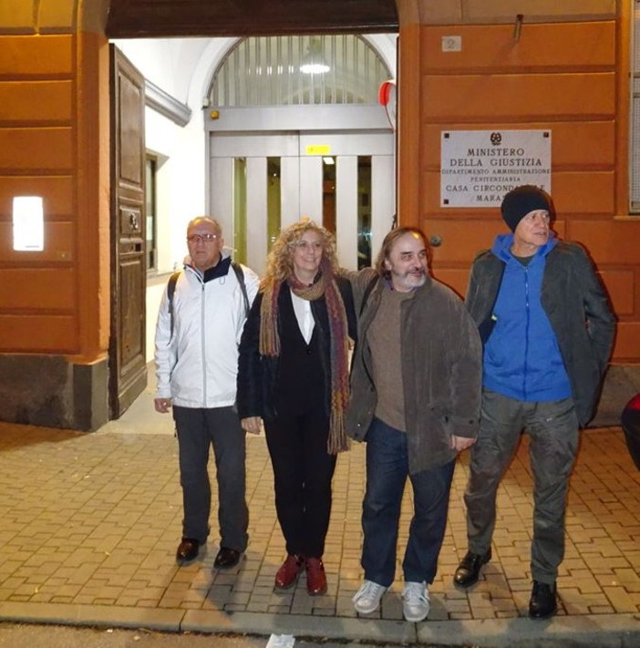Anche i 'Radicali' del ponente ligure al carcere di Marassi per la proiezione di '2016' di Ambrogio Crespi Anche i 'Radicali' del ponente ligure al carcere di Marassi per la proiezione di '2016' di Ambrogio Crespi