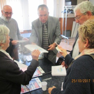 Ventimiglia: presentato ieri al 'Dopolavoro ferroviario' il libro di Roberto Capaccio 'Viaggiando in Riviera'