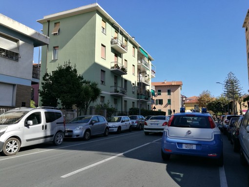 Ventimiglia: studente 14enne si getta dal secondo piano di un istituto professionale in via Roma Ventimiglia: studente 14enne si getta dal secondo piano di un istituto professionale in via Roma