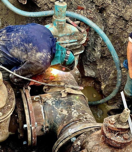 Imperia: ore 22.28, terminata la riparazione del tubo a Porto. Torna l'acqua ma servono investimenti importanti Imperia: ore 22.28, terminata la riparazione del tubo a Porto. Torna l'acqua ma servono investimenti importanti