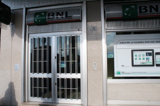 Imperia: rapina a mano armata alla BNL, portati via alcuni assegni Imperia: rapina a mano armata alla BNL, portati via alcuni assegni