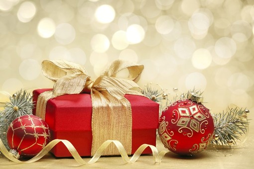 Il sondaggio di SanremoNews: acquisti di Natale, comprerete online o nei negozi tradizionali?