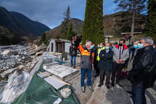 “Faremo la fine dei topi”: tanti prefetti riuniti ieri al capezzale della Valle Roya che scruta il cielo (Foto) “Faremo la fine dei topi”: tanti prefetti riuniti ieri al capezzale della Valle Roya che scruta il cielo (Foto)