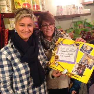 Sanremo: i bambini dell'infazia hanno consegnato una targa al 'Germoglia' per il 'Natale sostenibile'