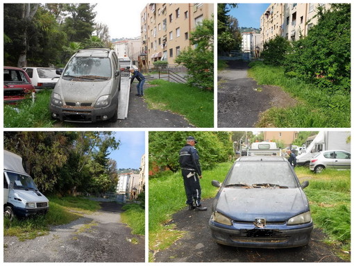 Sanremo: liberata l'area di via Lamarmora dietro le case popolari, rimosse le auto abbandonate