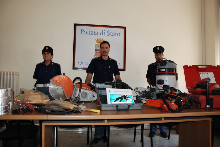 Uno dei precedenti interventi fatti dalla Polizia nel medesimo ambito.