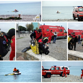 Vallecrosia: proseguono le ricerche di Rita Martini, questa mattina in mare con i sommozzatori dei Vigili del Fuoco (Foto e Video)