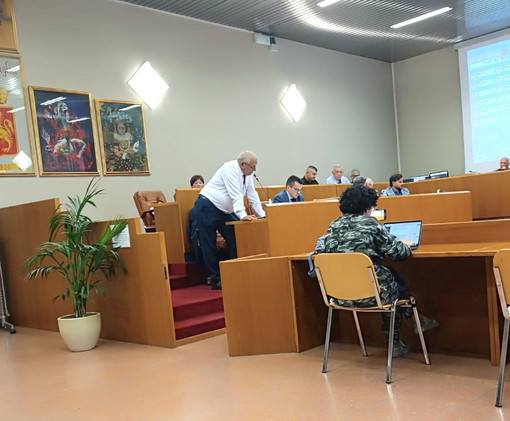Ventimiglia: oltre due ore di discussione per la mozione sul mercato, rimane la frattura tra Parodi e la maggioranza