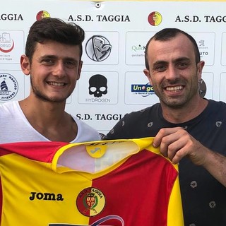 Mirko Ravoncoli con il DS Davide Baracco: l'ex Imperia è giallorosso