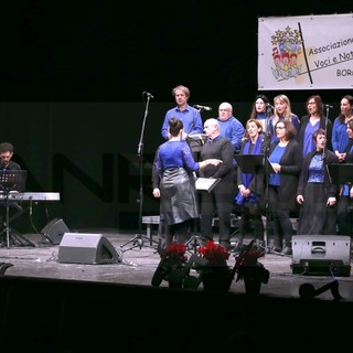 Bordighera: si apre con il successo dei cori al Palazzo del Parco la rassegna di manifestazioni natalizie (Foto e Video)