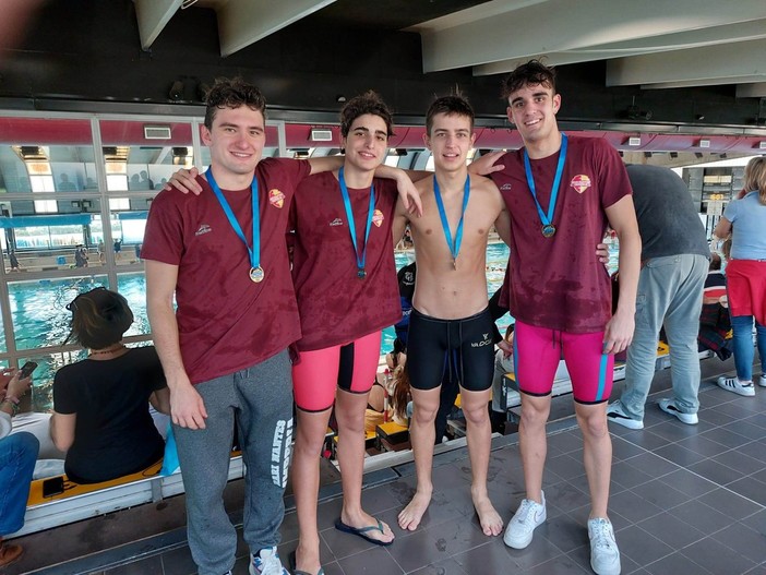 Nuoto: staffetta cadetti, medaglia di bronzo per la Rari Nantes Imperia alle finali regionali Nuoto: staffetta cadetti, medaglia di bronzo per la Rari Nantes Imperia alle finali regionali