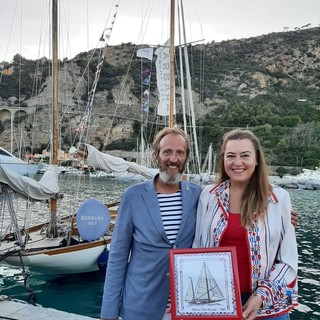 Un foulard della Maison Daphné per celebrare 100 anni di ‘Barbara’ regina del mare
