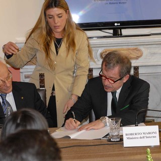 Ad Imperia la firma del 'Protocollo di legalità, il ministro Maroni "A metà febbraio sciogliero le riserve su Bordighera"
