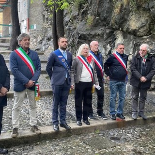 Carpasio: sindaci italiani e della Val Roya per ricordare i Partigiani e il legame con Saorge (Foto) Carpasio: sindaci italiani e della Val Roya per ricordare i Partigiani e il legame con Saorge (Foto)