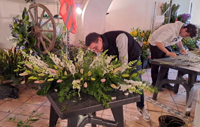 Allestimenti degli studenti del 'Ruffini-Aicardi' di Sanremo a 'Carugi in Fiore' di Dolceacqua