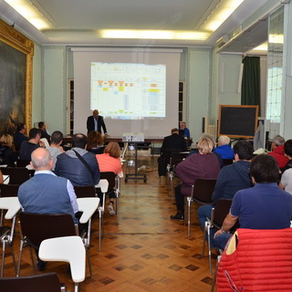 Sanremo: riunione con i commercianti sul porta a porta, ma emerge un dato allarmante sul ritiro dei kit (Foto e Video)