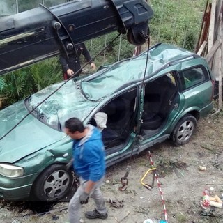 Il recupero dell'auto distrutta