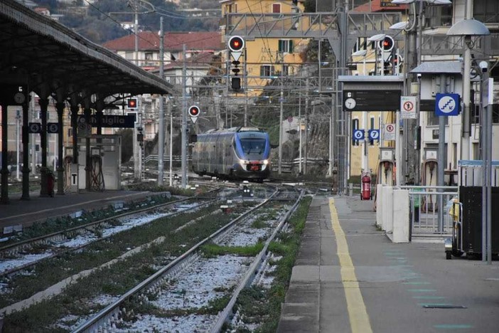 Viabilità: riaperta alle 17 la linea ferroviaria internazionale Cuneo-Ventimiglia-Nizza Viabilità: riaperta alle 17 la linea ferroviaria internazionale Cuneo-Ventimiglia-Nizza