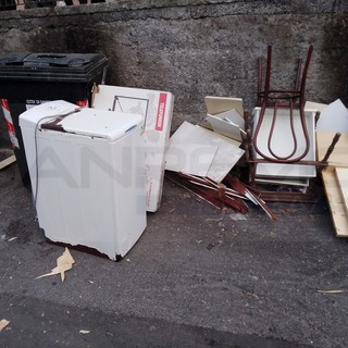 Sanremo: differenziata o no il problema dei rifiuti abbandonati non cala, il pensiero di un lettore Sanremo: differenziata o no il problema dei rifiuti abbandonati non cala, il pensiero di un lettore