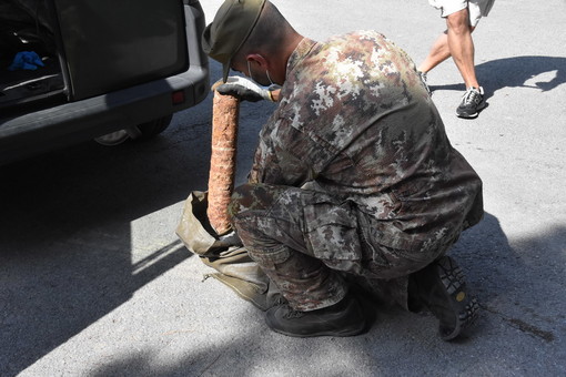 Sanremo: rimossi questa mattina i due ordigni bellici ritrovati sulla spiaggia del Tiro a Volo (Foto e Video)