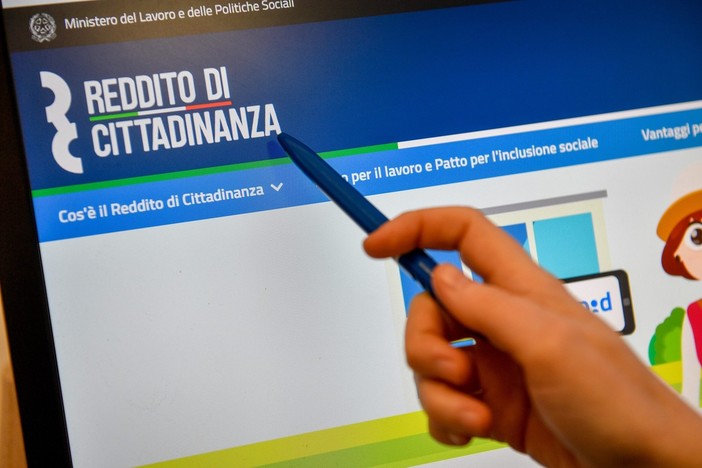 Reddito di Cittadinanza: in provincia di Imperia hanno ricevuto l'sms in 371 sui 5.061 esistenti Reddito di Cittadinanza: in provincia di Imperia hanno ricevuto l'sms in 371 sui 5.061 esistenti