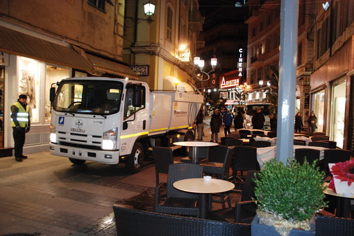 Sanremo: lettore "Se stanotte i camion dell'Aimeri fanno ancora rumore mi stendo in strada davanti a loro!" Sanremo: lettore "Se stanotte i camion dell'Aimeri fanno ancora rumore mi stendo in strada davanti a loro!"