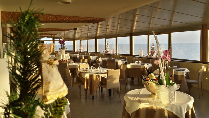 Anche a Pasquetta il ristorante dell'Hotel le Rocce del Capo di Ospedaletti è aperto ad esterni: ingredienti di qualità per un gustoso pranzo da ricordare Anche a Pasquetta il ristorante dell'Hotel le Rocce del Capo di Ospedaletti è aperto ad esterni: ingredienti di qualità per un gustoso pranzo da ricordare