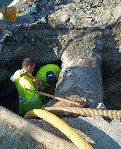 Diano Marina: perdita sulla condotta del Roya, i lavori di riparazione inizieranno dalle 14.30 Diano Marina: perdita sulla condotta del Roya, i lavori di riparazione inizieranno dalle 14.30